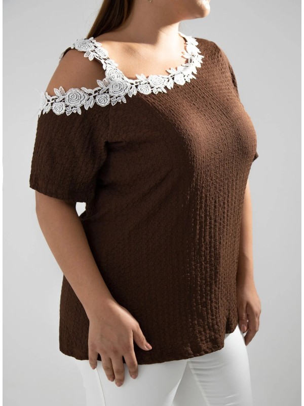 111839 Brown Дамска тениска в макси размери