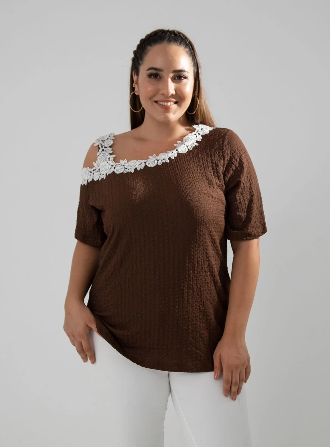 111839 Brown Дамска тениска в макси размери