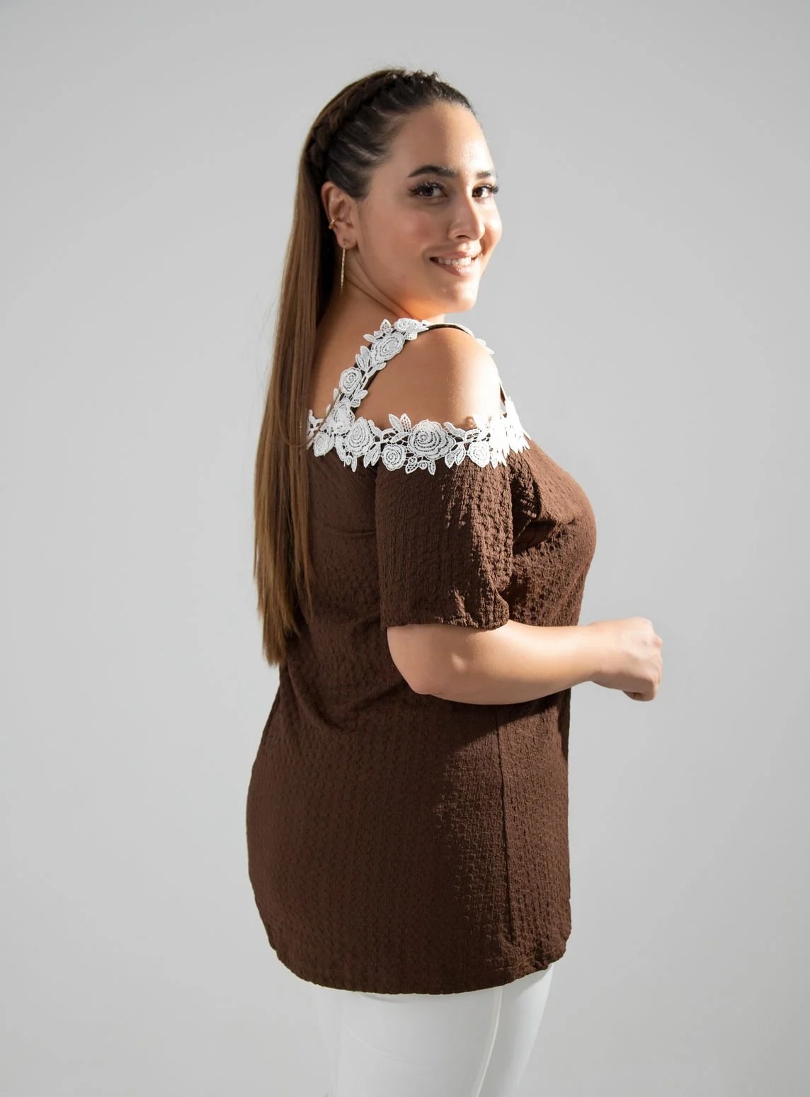 111839 Brown Дамска тениска в макси размери