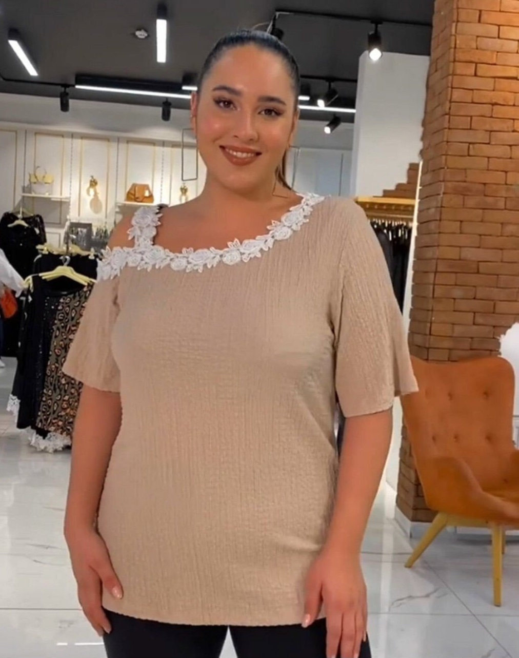 111839 Beige Дамска тениска в макси размери