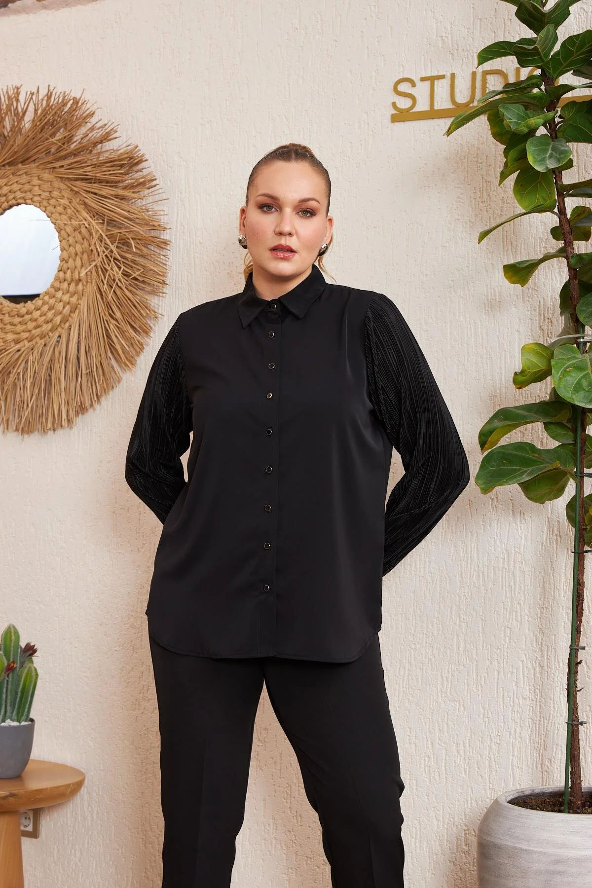 6038 Black Дамска риза в макси размери