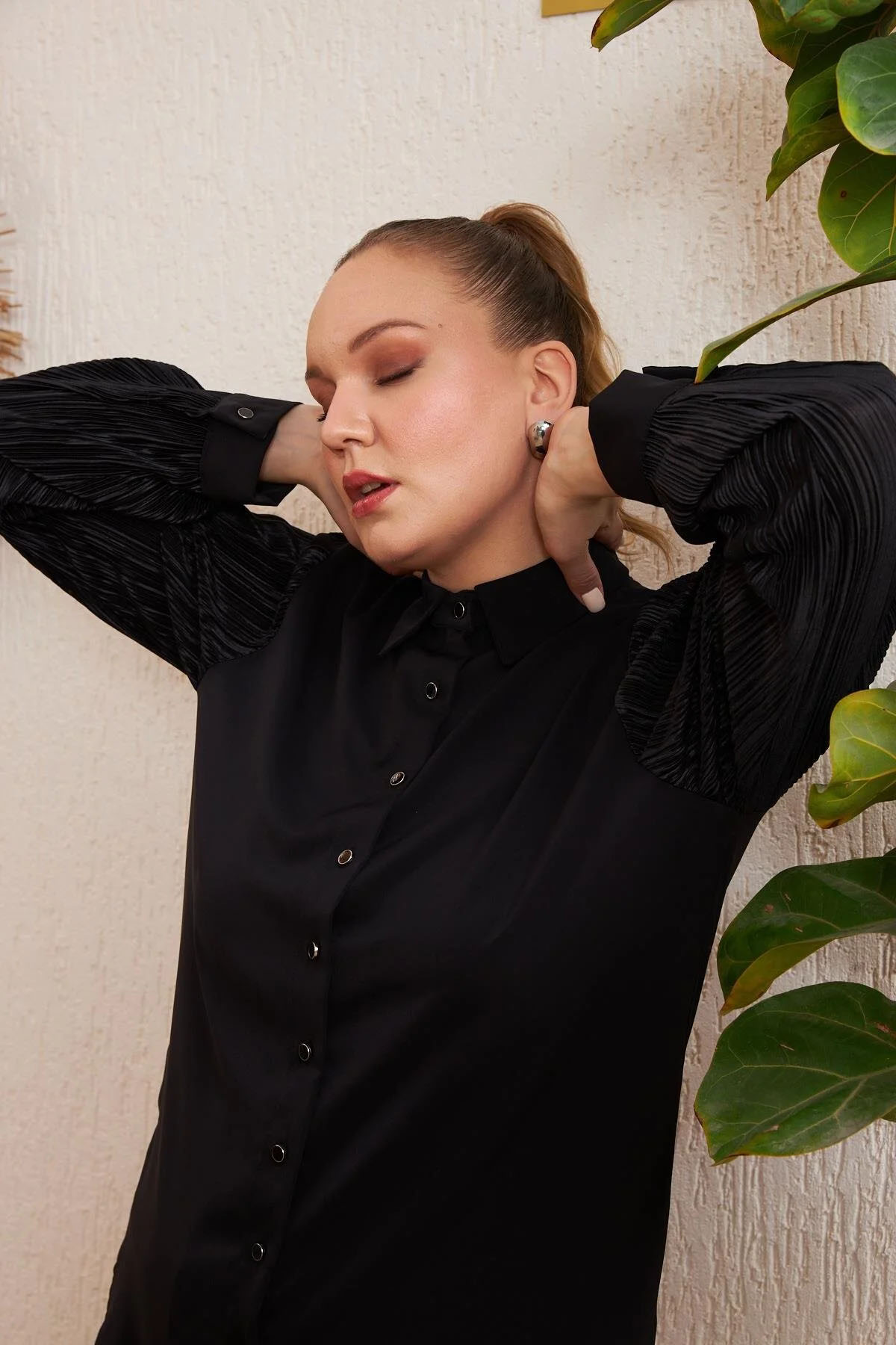 6038 Black Дамска риза в макси размери