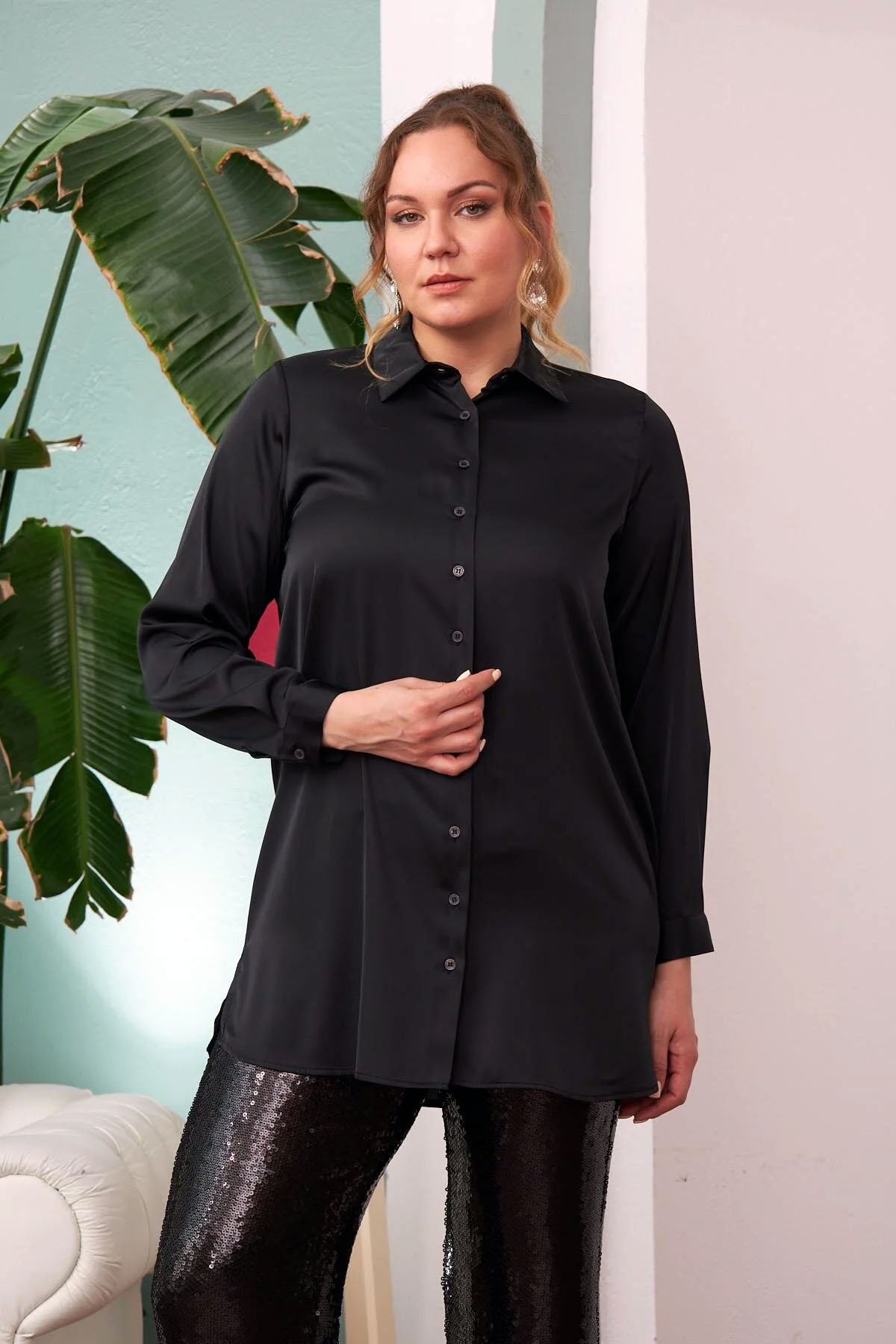 6064 Black Дамска риза в макси размери