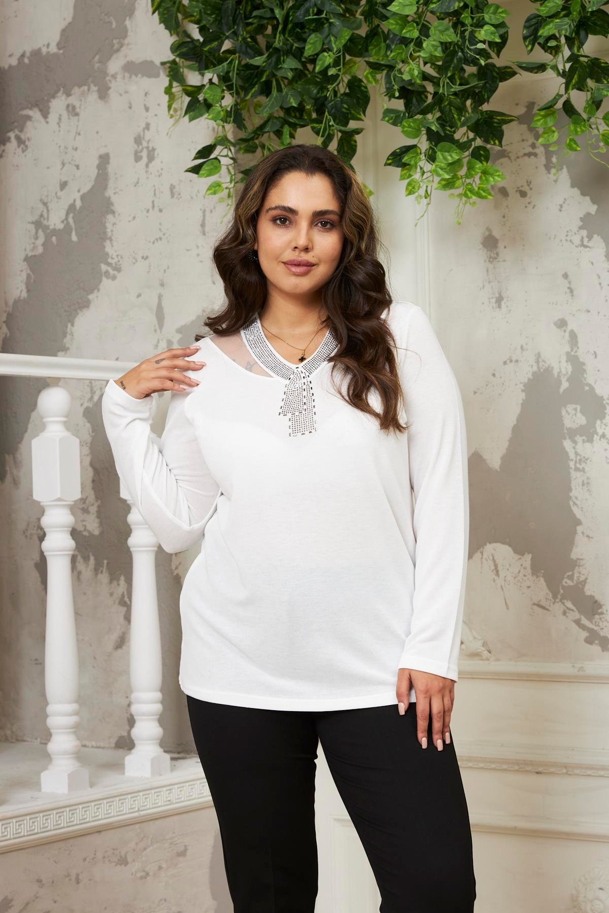 6220 White Дамска блуза в макси размери