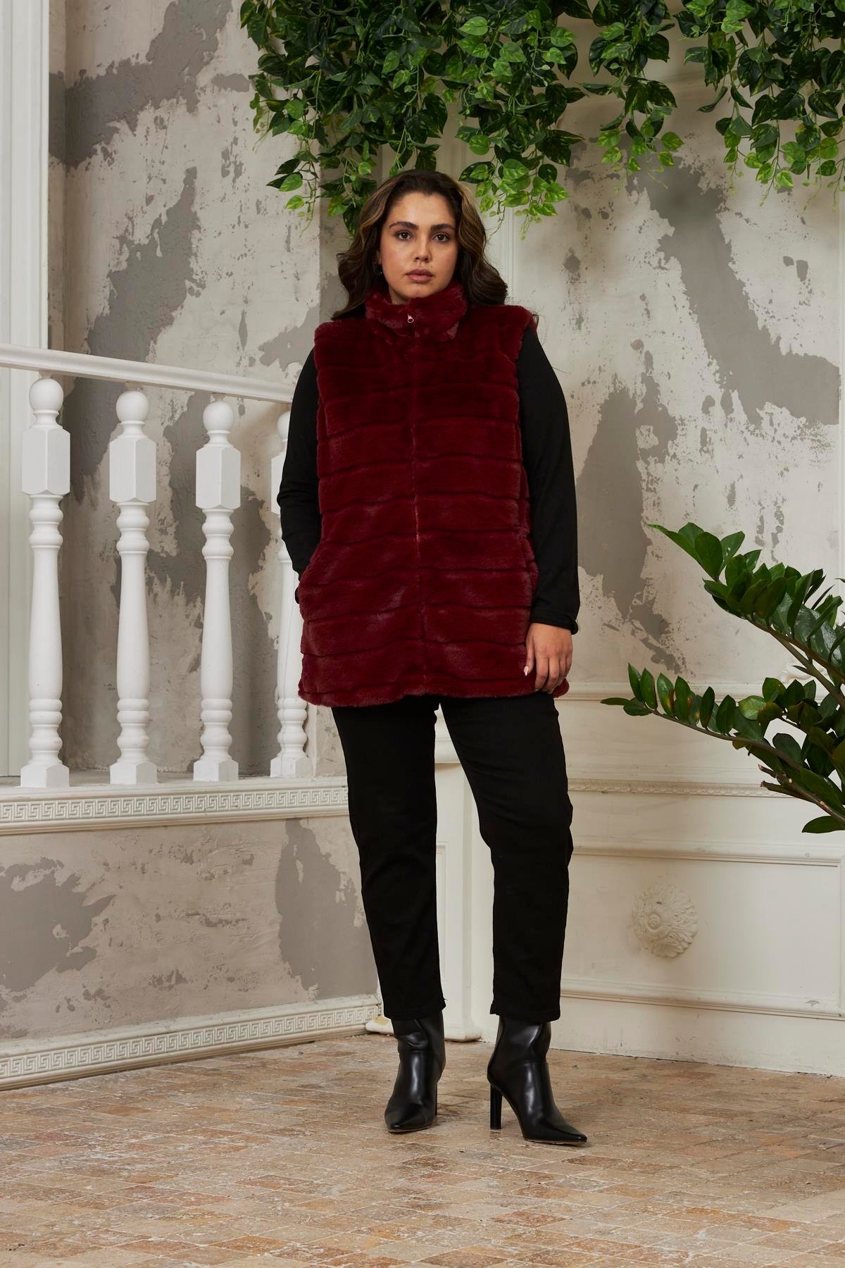 9825 Bordo Дамски елек в макси размери